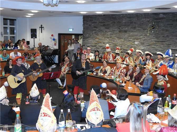 „De Kleevkurschte“ sangen unter anderem „Goodbye Achim“.  Fotos: WAMFO.DE