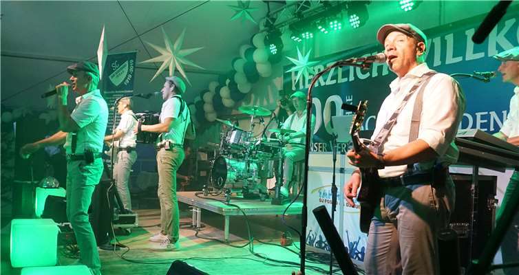 „De Klüngelköpp“ kamen nach Bad Bodendorf und hatten ihre Hits im Gepäck.