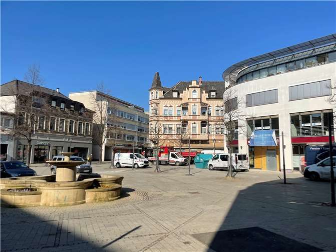 Platz an der Linde soll „Oase des Wohlfühlens“ werden De Platz an der Linde im März 2023. Foto: ROB
