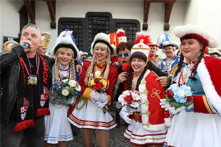 „De Spruddler“ präsentierten ihr neues Lied „Komm mach mal Flossen hoch“.