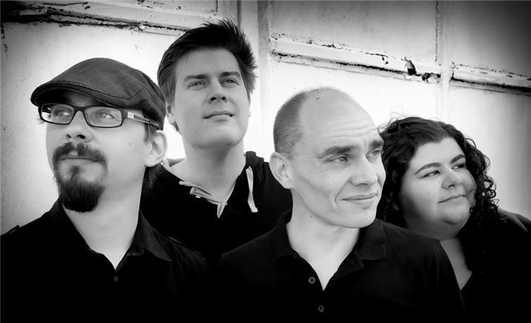 Dead Air Poetry aus Koblenz stehen machen mit ihrem eigenen Album um 23 Uhr den Abschluss.Privat