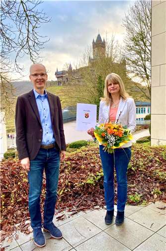 Deborah Müller-Lenz mit Schulleiter Christian Etzkorn. Foto: privat
