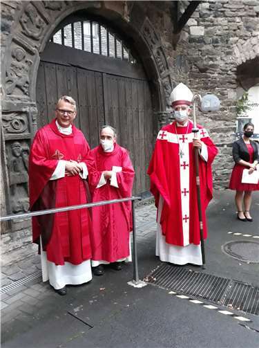 Dechant Frank Klupsch und Kooperator Pastor Johannes Steffens und Weihbischof Jörg Michael Peters. Foto: privat