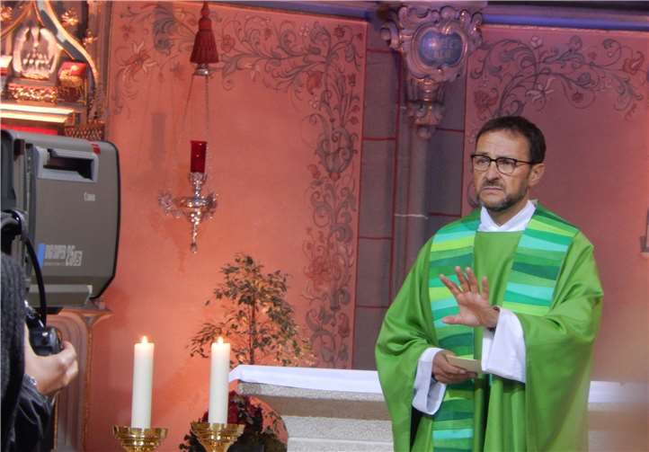 Dechant Jörg Meyrer sprach in seiner Predigt von Ausgrenzungen in Kirche und Gesellschaft.