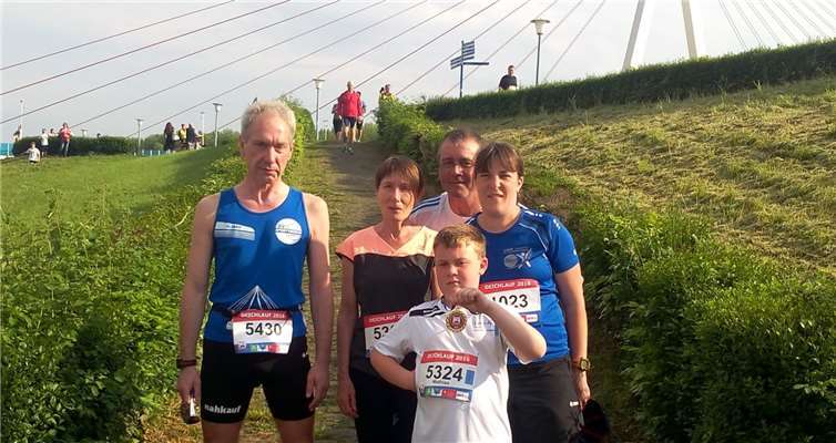 Deichlauf Neuwied: Teilnehmer SV Urmitz: v.l. hinten: Thomas Wald, Elke Hemmers, Harald Kohlhaas, Heike Kohlhaas; vorne: Mathias Kohlhaas.  SV Urmitz