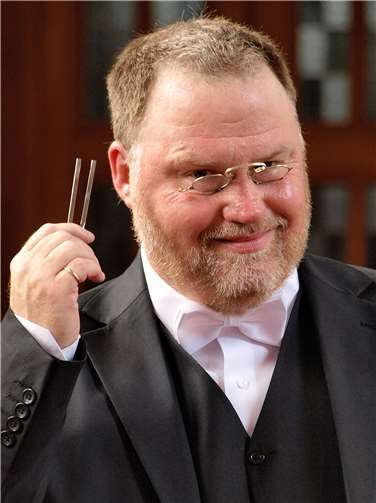 Dekanatskantor Jens Schawaller (Dipl.-A), Gründer und Leiter des Kinder- und Jugendchores "Die Kirchenmäuse"