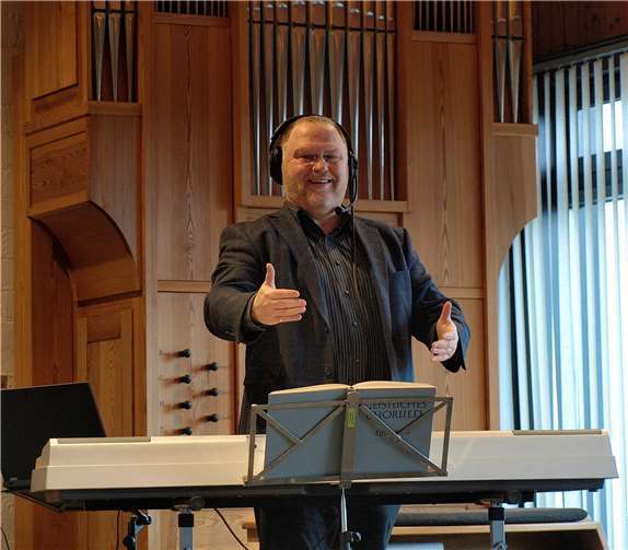 Dekanatskantor Jens Schawaller freut sich auf die erste digitale Chorprobe. Foto: privat