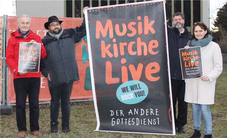 Dekanatskantor Peter Uhl, Pfarrer Andreas Burg, Pastor Heinz Christ und Dekanatsreferentin Margit Ebbecke (von links) starten mit der MusikkircheLive ins zweite Jahr.Foto: privat