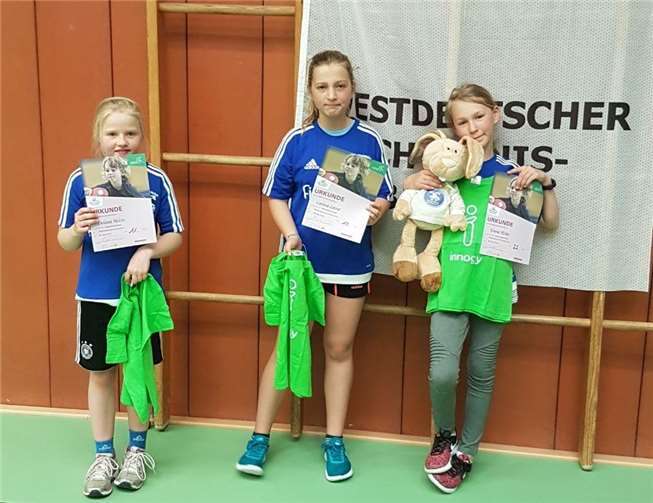 Delania Hölzer, Larissa Leone und Emma Pleßer vertraten den TTC bei den Mini-Meisterschaften in Recklinghausen. Privat