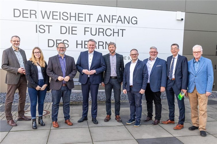 Delegation der CDU bei der Freien Christlichen Realschule plus (FCSN).  Foto: Dietmar Walter