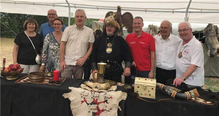 Delegation mit Attila: Tamara Vogt, Axel Wilcke, Silke Josten-Schneider, Stefan Raetz, Attila Berni Leesemann, Karsten Logemann, Claus Wehage, Klaus Beer (v. l.).privat