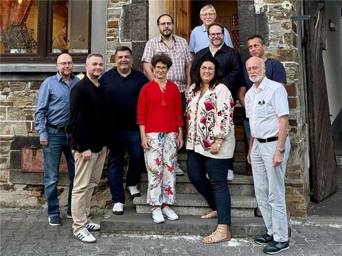 Delegierte und Mitglieder zusammen mit CDU-Kreisvorsitzendem Torsten Welling, MdL bei der Versammlung des CDU-Gemeindeverbandes Vallendar in Weitersburg.  Foto: privat