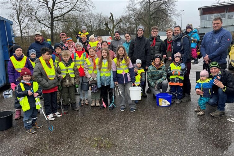 Dem Aufruf der Ortsgemeinde Urmitz zur Beteiligung an der jährlichen Säuberungsaktion sind wieder rund 100 Personen, darunter viele örtliche Vereine, gefolgt.