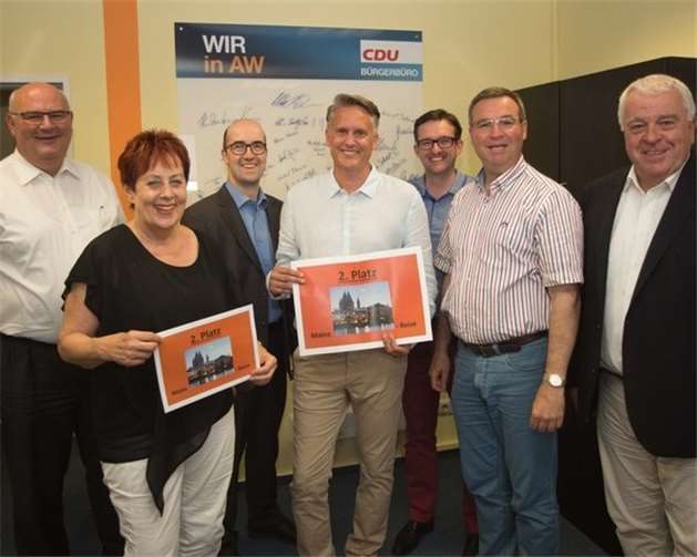 Dem Gewinner Lars Dahlhoff (Mitte) gratulierte der geschäftsführende Vorstand der Kreis-CDU mit dem Kreisvorsitzenden Horst Gies, MdL und Landtagsabgeordneter Guido Ernst, MdL. privat