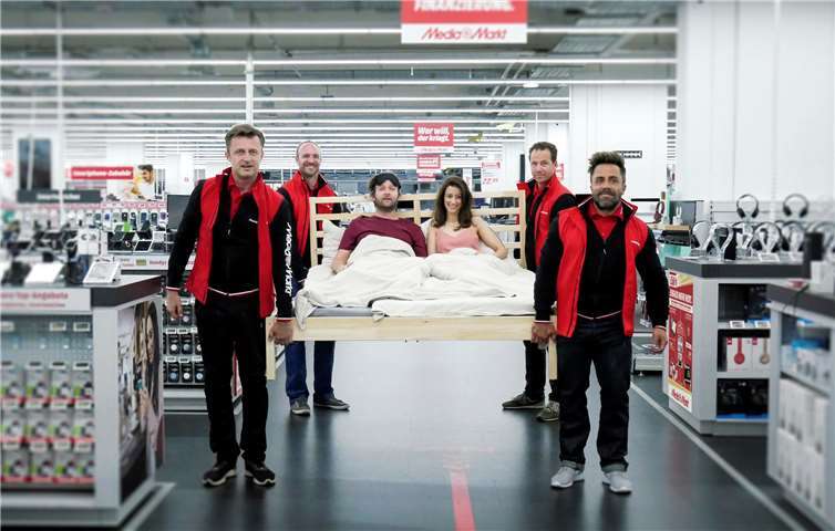 Dem Gewinner winken nicht nur Preise im Wert von 25.000 Euro, sondern auch eine aufregende Nacht im MediaMarkt.MediaMarkt