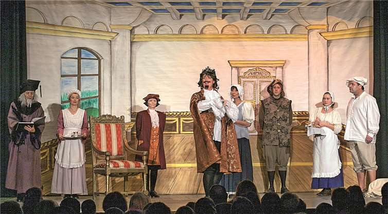 Dem König ist langweilig, deshalb müssen seine Untertanen etwas ganz besonderes können. VJ