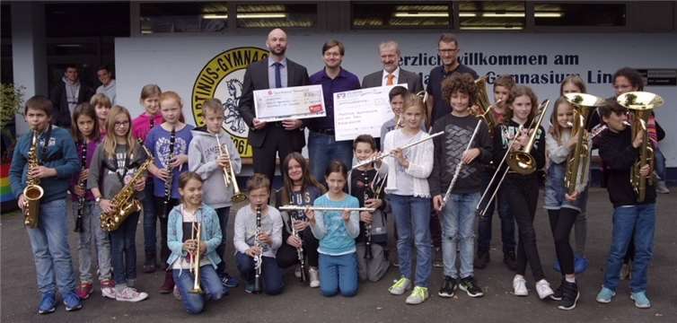 Dem Martinus-Gymnasium Linz wurde für die Einrichtung der Bläserklasse eine Spende von 600 Euro übergeben. Tobias Lehmann