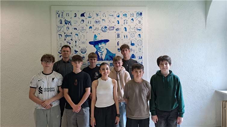 Dem Physiker und Nobelpreisträger Werner Heisenberg kann man im gleichnamigen Neuwieder Gymnasium WHG neuerdings täglich begegnen. Foto: privat