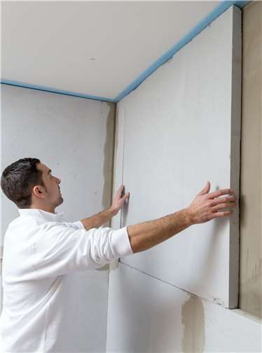 Dem Schimmel vorbeugen: Die ISOTEC-Klimaplatte.Cornelis Gollhardt