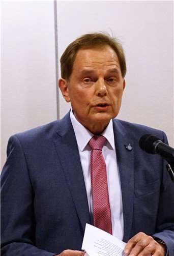 Dem Sprecher der Deichstadtfreunde, Franz Becher, verläuft der Prozess zu schleppend.