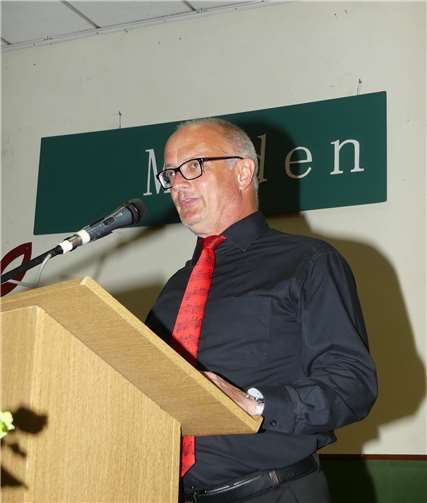 Dem Vorsitzenden Achim Laux war es eine besondere Freude, insgesamt 11 Chöre zum Jubiläumsfest begrüßen zu können.