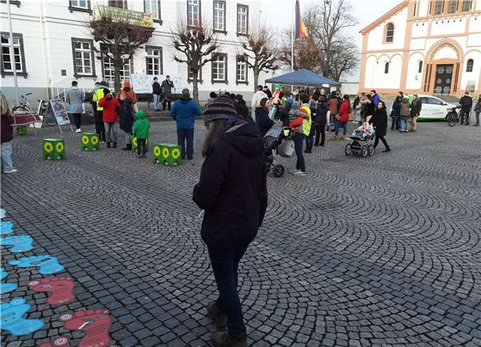 Dem eigenen ökologischen Fußabdruck auf der Spur war man bei den Grünen.  Foto: BL