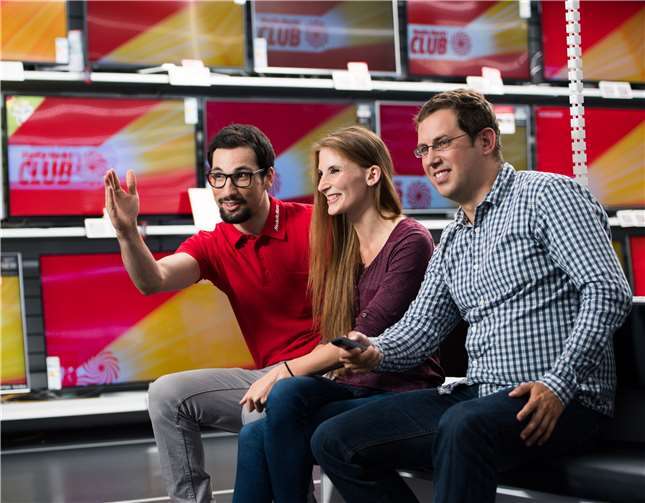 Dem schwarzen Bildschirm rechtzeitig vorbeugen, MediaMarkt hilft bei der Digitalumstellung.Quelle: MediaMarkt/Martin Hangen