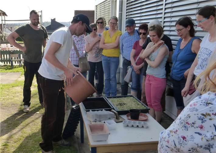 Demeter-Gärtner Tom Mühlbauer referierte zu verschiedenen Themen.