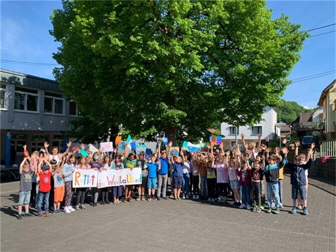 Demo an der Grundschule Niederbreitbach. Fotos: