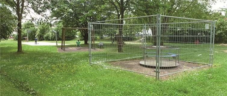 Demontierte, defekte Rutsche in Sayn. Privat