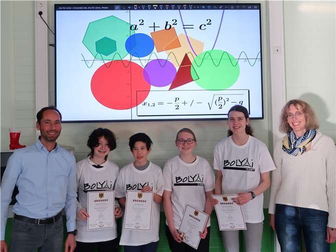 Den 5. Platz der 9. Jahrgangsstufen erzielte das Team des SGR bestehend aus Johanna K., Helen H., Aiden H. und Ben K.  Foto: Claudia Spittel