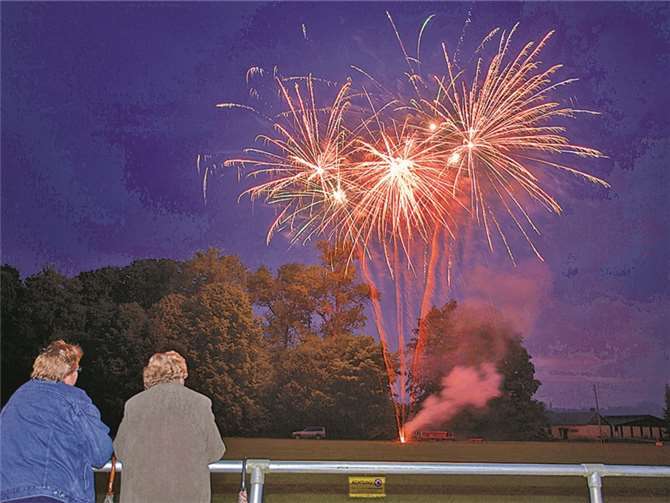 Den Abschluss der Kirmes bildete ein Höhenfeuerwerk.