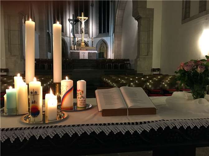 Den Abschluss der „Nacht der offenen Kirchen“ bildet traditionell das ökumenische Gebet für die Stadt in der Koblenzer Florinskirche.  Foto: Bistum Trier/Julia Fröder
