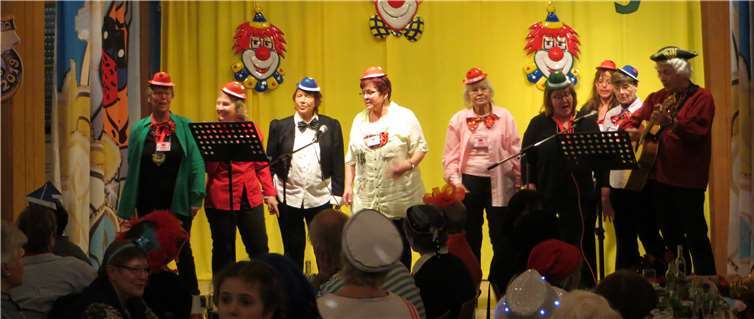 Den Abschluss der gelungenen Sitzung bildete ein musikalischer Auftritt der KFD-Frauen mit selbst getexteten Liedern . Foto: privat