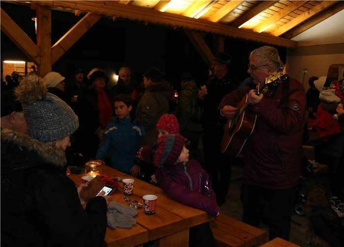 Den Abschluss machte Wolfgang Runkel mit der Gitarre.privat