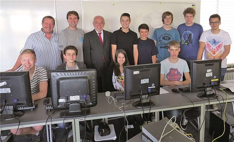 Den Alltag eines Informatikers hautnah erleben: die Schüler des RWG zu Gast in der Stadtverwaltung.privat