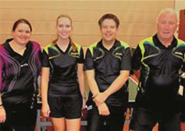 Den Aufstieg in die 3. Kreisklasse schaffte die vierte Mannschaft (von links): Kerstin Müller, Stephanie Rech, Andre Hoffmann, Günter Breuling.