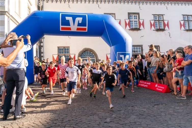 Den Auftakt bildete am Freitag der „Strünzer Kinderlauf“ in der Linzer Altstadt mit über 200 Nachwuchsläufern über 400 und 900 Meter.Foto: Creative Pictures