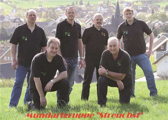 Den Auftritt der rheinischen Mundartgruppe „Streuobst“ beim Dorffest in Herresbach sollte man sich nicht entgehen lassen.privat