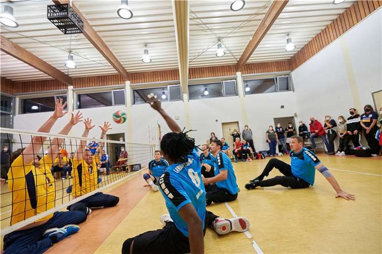 Den Besuchern wurde ein packendes Sitzvolleyballspiel geboten.