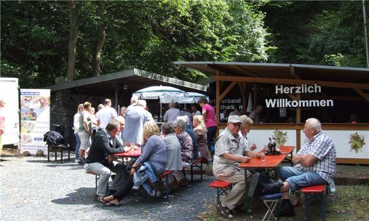 Den Besuchern wurde neben den Grillspezialitäten, kühlen Getränken und einem Kuchenbüffet auch Blasmusik geboten. Foto: privat
