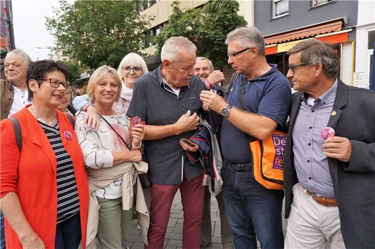 Den Buttonverkauf übernahm der kommende Neuwieder Prinz, Udo Kambeck, gemeinsam mit seinem Team. 