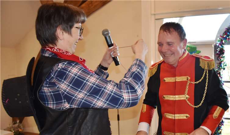 Den Dierdorfer Karnevalsorden bekam auchStadtbürgermeister Thomas Vis überreicht.