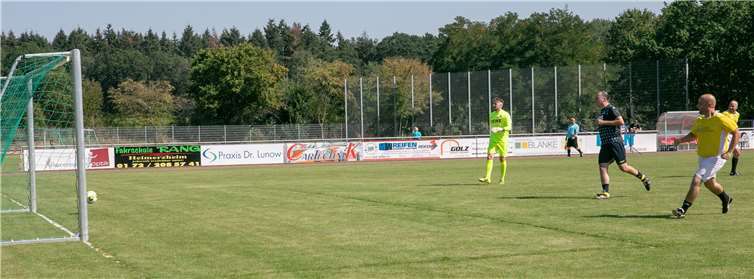 Den Ehrentreffer für die Swisttaler erzielte Udo Schaar vom TuS Odendorf nach einem konsequent zu Ende gespielten Konter zum Zwischenstand von 6:1.