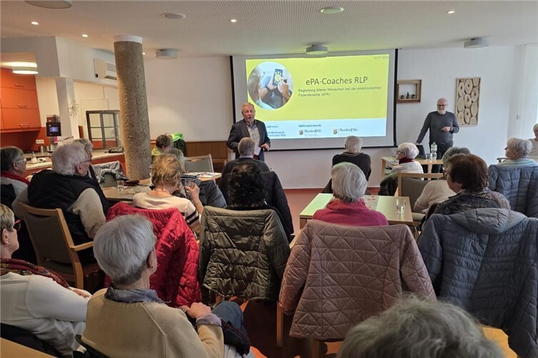 Den Gästen wurden die Möglichkeiten der ePA erläutert.