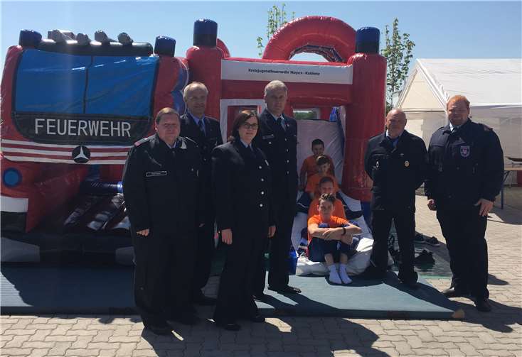 Den Jugendfeuerwehren des Landkreises Mayen-Koblenz steht nun für Veranstaltungszwecke diese schöne Hüpfburg zur Verfügung. privat
