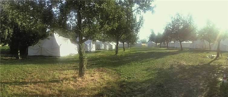 Den Kindern im Zeltlager werden verschiedene aufregende Aktivitäten geboten. Privat