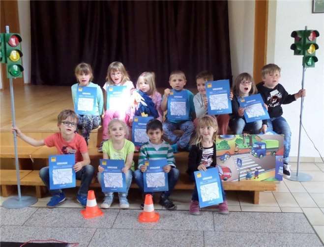 Den Kindern wurde gezeigt, wie sie sich im Straßenverkehr zu verhalten haben. privat