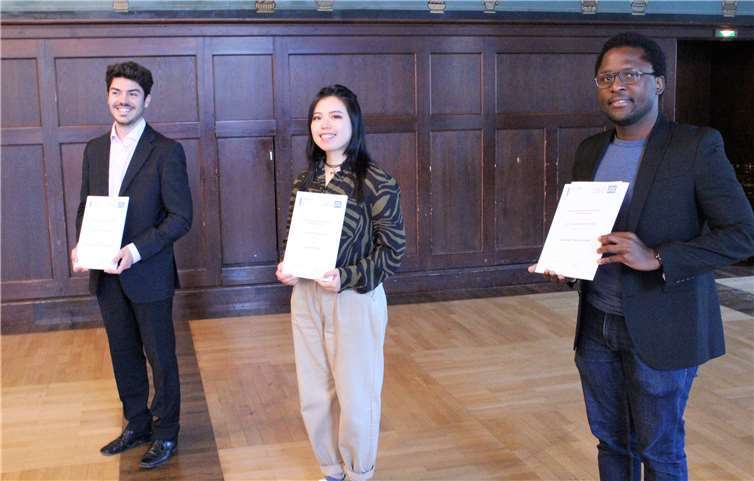 Den Preis erhielten die Chinesin Lechen Feng aus der Gruppe der 2. Violinen, der aus Venezuela stammende Kontrabassist Gerardo Theozile Vielot und der portugiesische Fagottist Francisco Lopes Soutinho Ventura Martins.Foto: privat