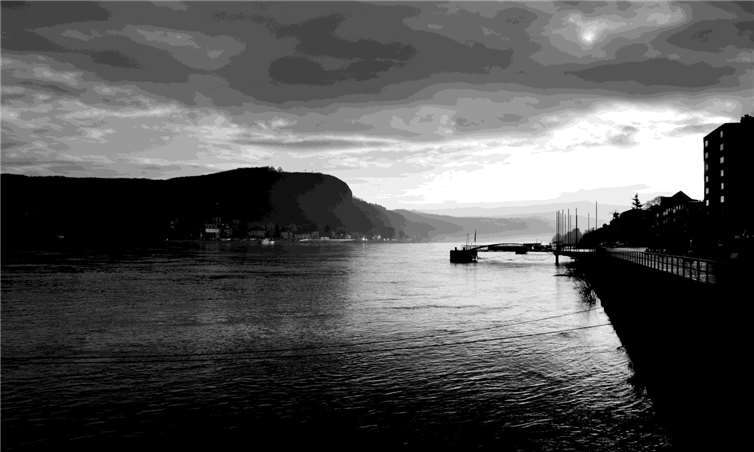 Den Rhein bei Remagen zeigt diese Fotografie von Anja Kleemann-Jacks. Fotos: Künstlergruppe Brennweite